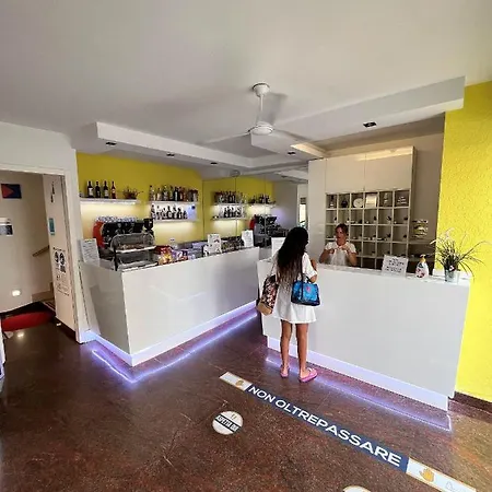 Lido Hotel 2*